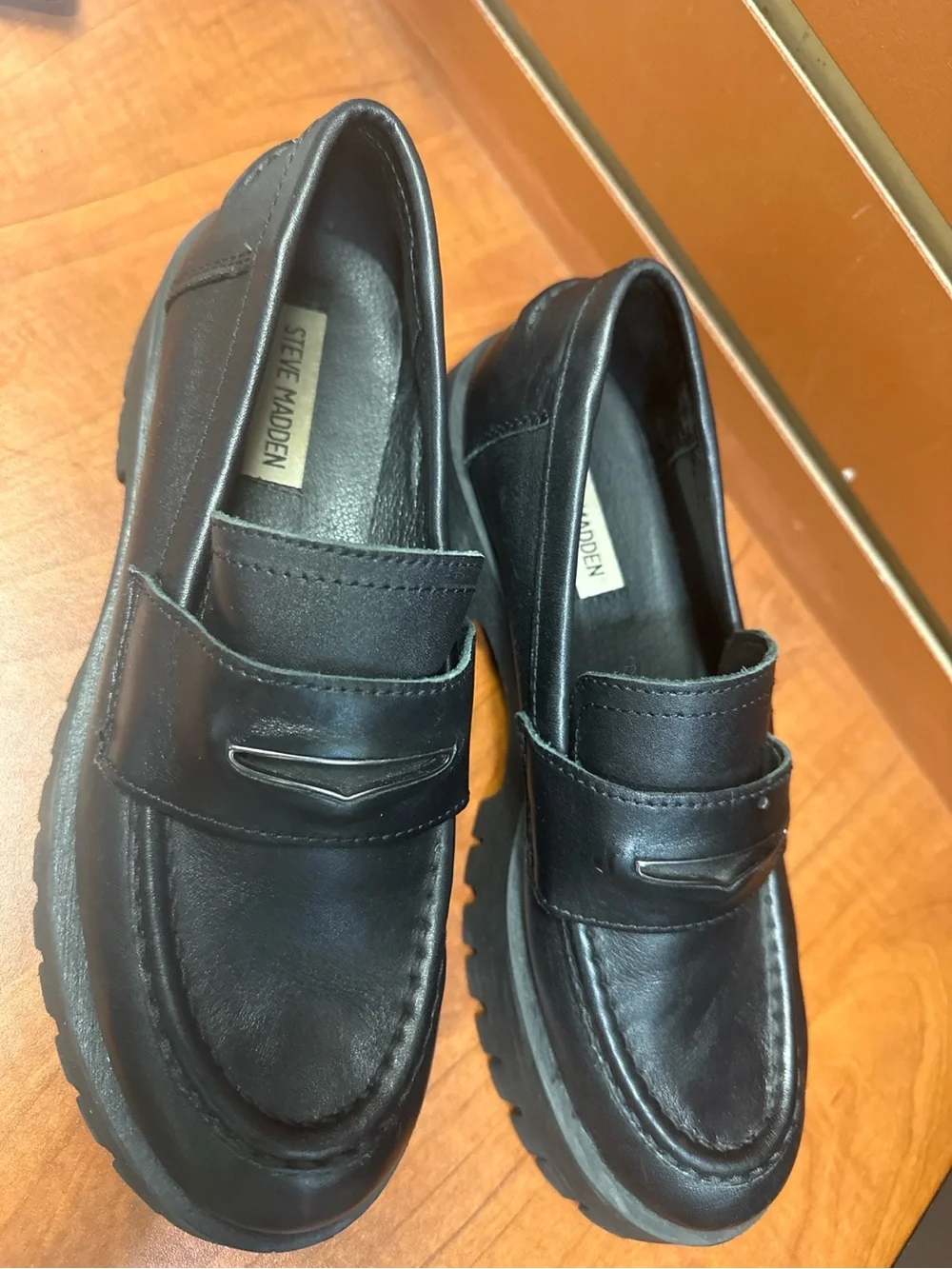 Steve Madden Lawrence Black Leather Chunky Lug Sole Loafers Size 8M - Picture 4 of 5